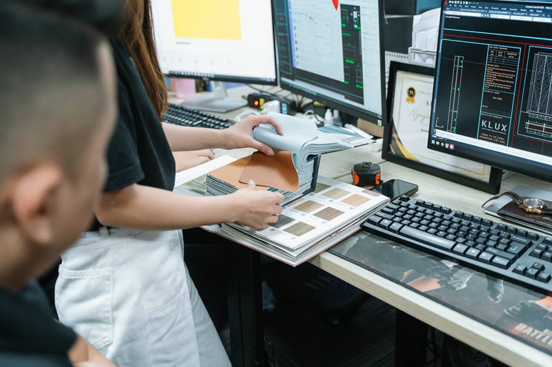 Kiểm tra chất lượng vật liệu nội thất đối chiếu với các thông số kỹ thuật