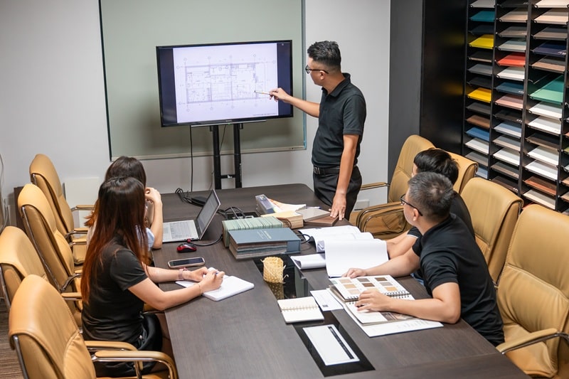 Kiểm tra chất lượng vật liệu nội thất bởi đội ngũ tư vấn chuyên môn cao